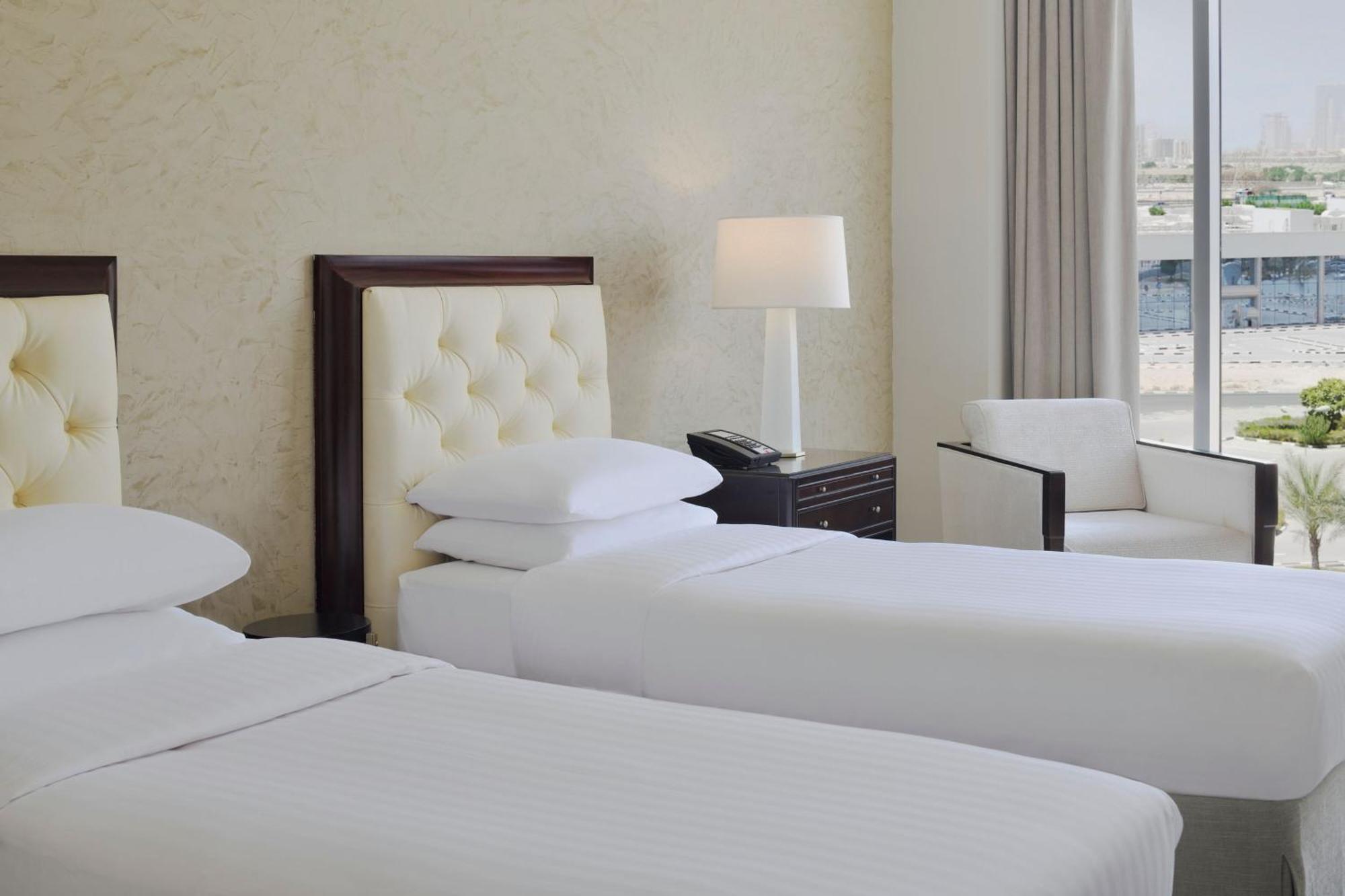 Delta Hotels By Marriott Dubai Investment Park Exteriör bild